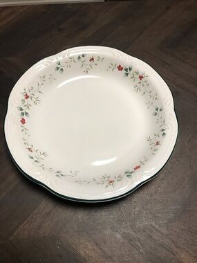 Pfaltzgraff Winterberry Holiday Pie Plate